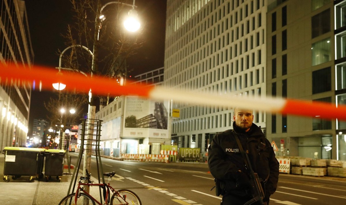 Politseinik pärast 19. detsembri rünnakut Berliinis