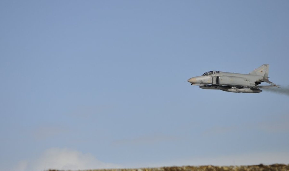 24. märtsil 2011 sooritasid Balti õhuruumi turvavad Phantom F-4 tüüpi lennukid lennu üle Ämari lennuvälja suundudes Tallinnast tagasi oma kodubaasi Šiauliais Leedus. Foto: Kaido Koit, Kaitsevägi