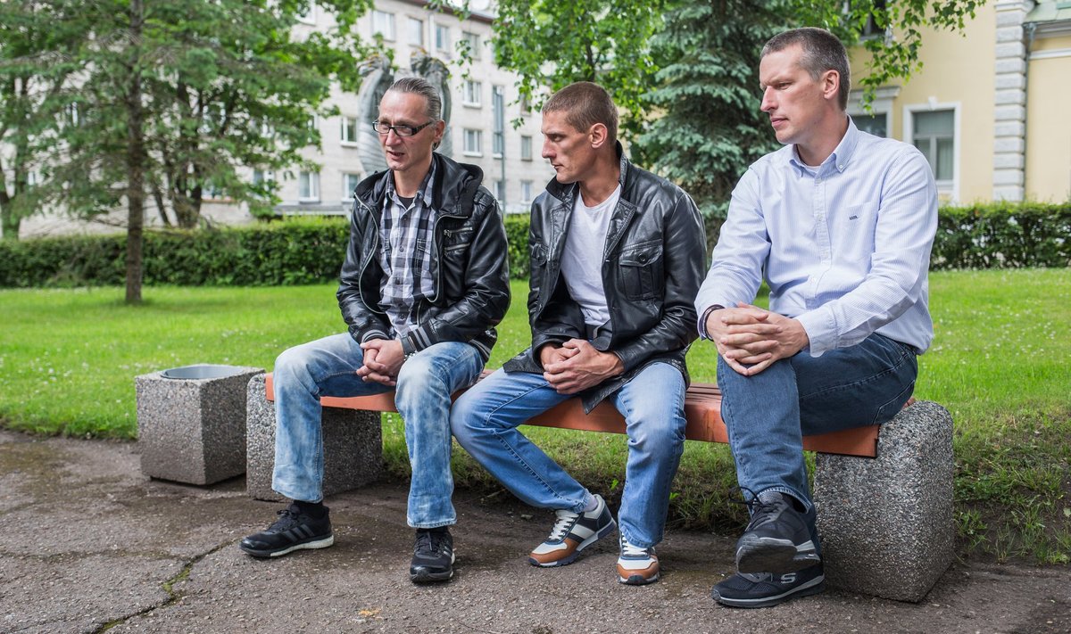 Endised vangid Dimitri (vasakult), Dmitri ja Lootuse Küla tegevjuht Viljam Borissenko käisid Valgas oma kogemustest rääkimas.