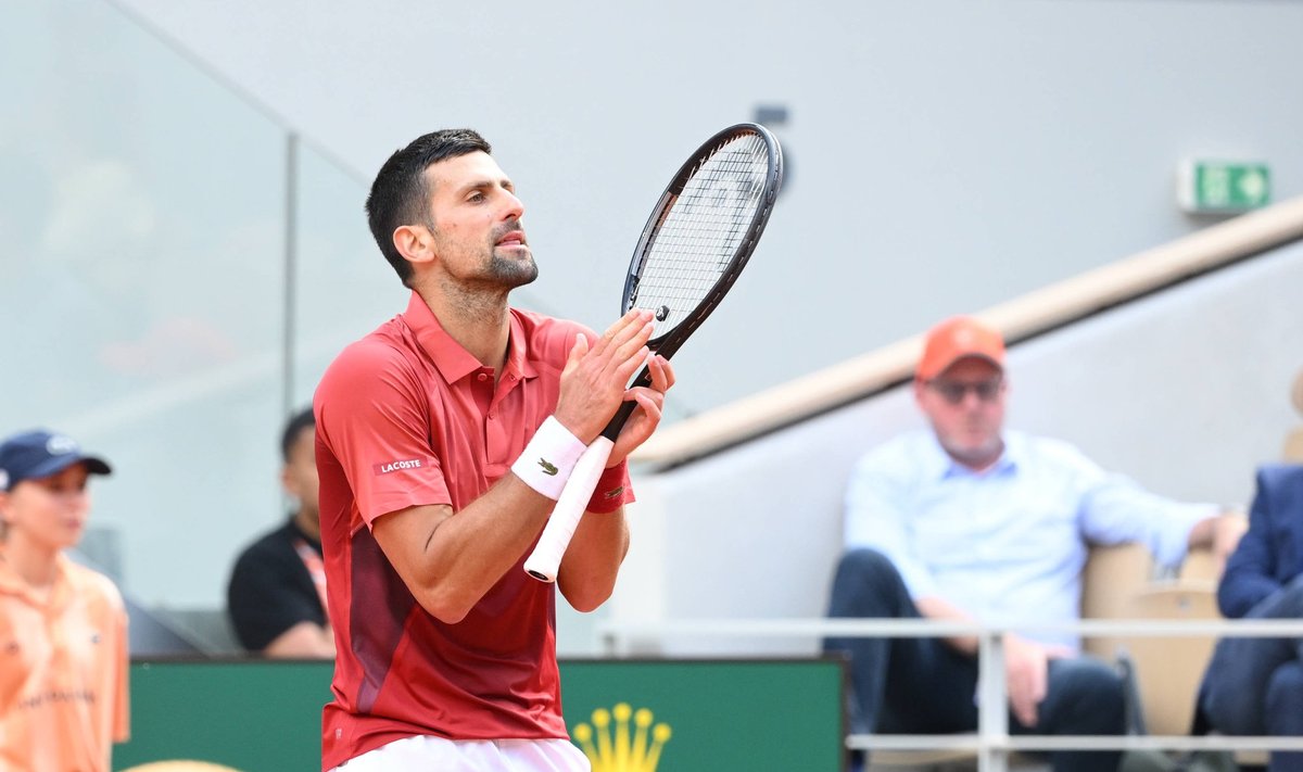 Novak Djokovic pidi parema põlve meniski rebendi tõttu turniiri pooleli jätma.