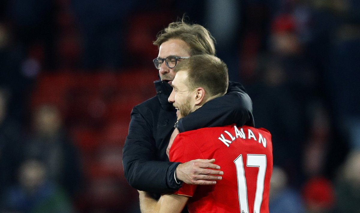 Liverpool manager Juergen Klopp and Liverpool's Ragnar Klavan celebrate after the game