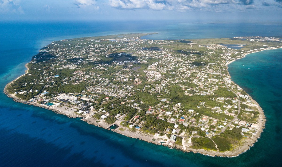 Kariibi meres asuv Suurbritannia meretagune ala Kaimanisaared koosneb kolmest saarest, millest suurim on Grand Cayman (pildil), olles umbes sama suur kui Muhu saar. Briti haldusalasse kuuluv piirkond on tuntud maksuparadiisina.