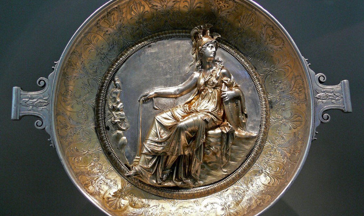 Tarkusejumal Athena hõbevaagnal