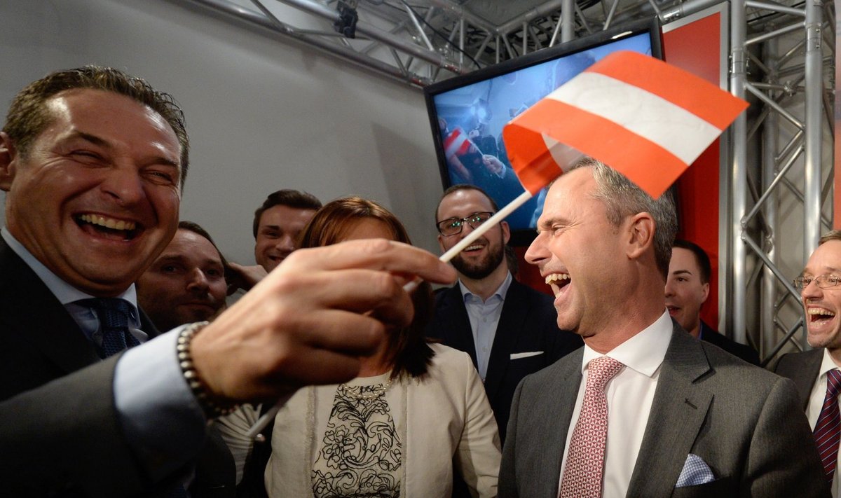 Austria Vabaduspartei juhid Norbert Hofer ja Heinz-Christian Strache rõõmustavad