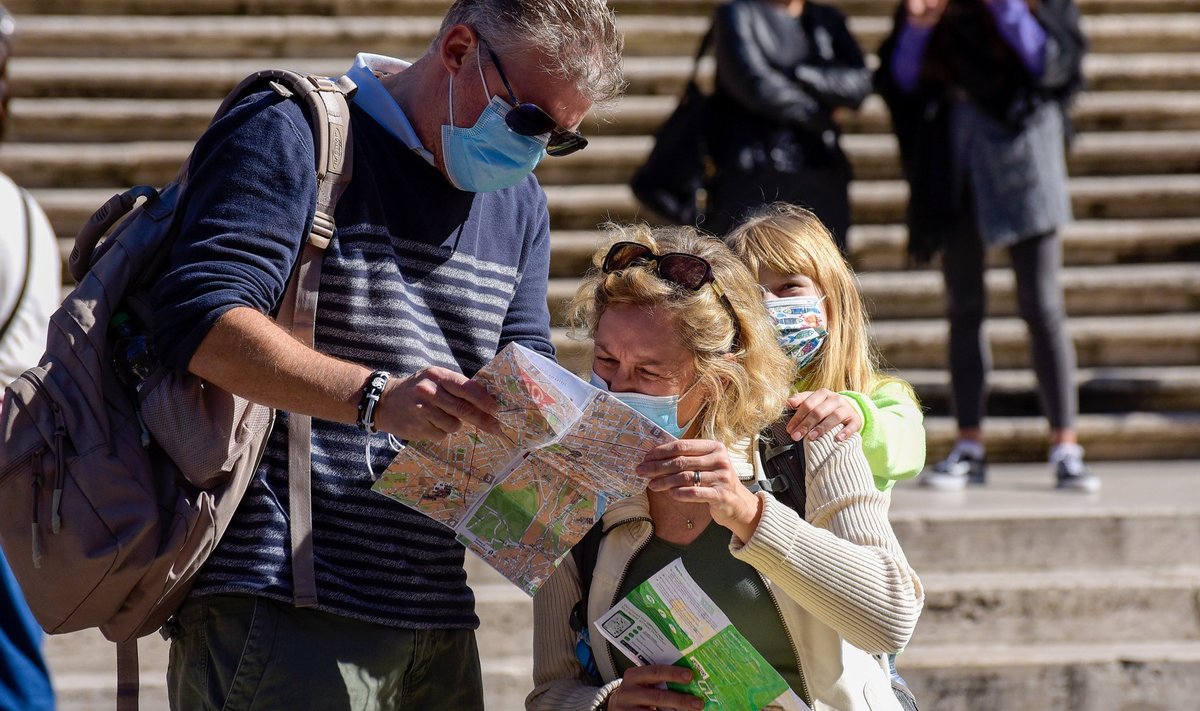 Itaalias, mida koroonaviiruse teine laine praegu armutult laastab, on kohustuslik kanda maski kõikjal – nii vabas õhus kui ka siseruumides.