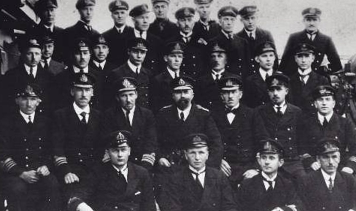 Admiral Johan Pitka ja mereväe ohvitserid