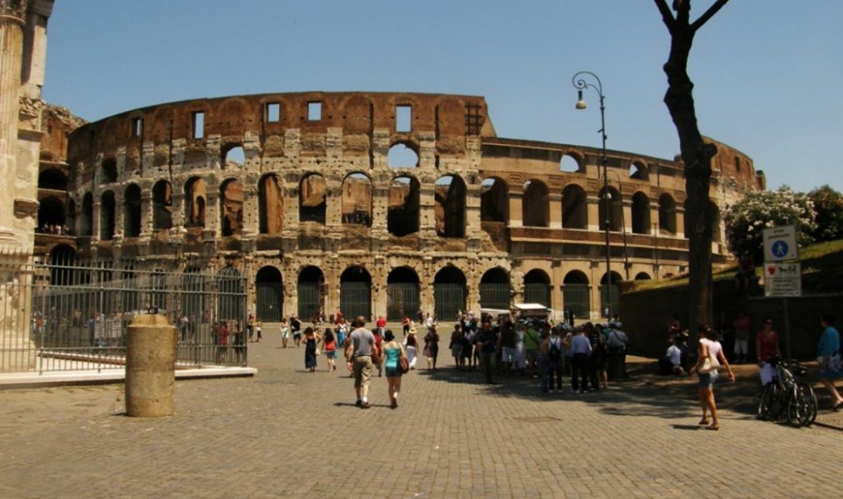 Üks vaatamisväärsustest - Colosseum on nii suur, et seda on raske tervelt fotoaparaadi kaadrissegi saada