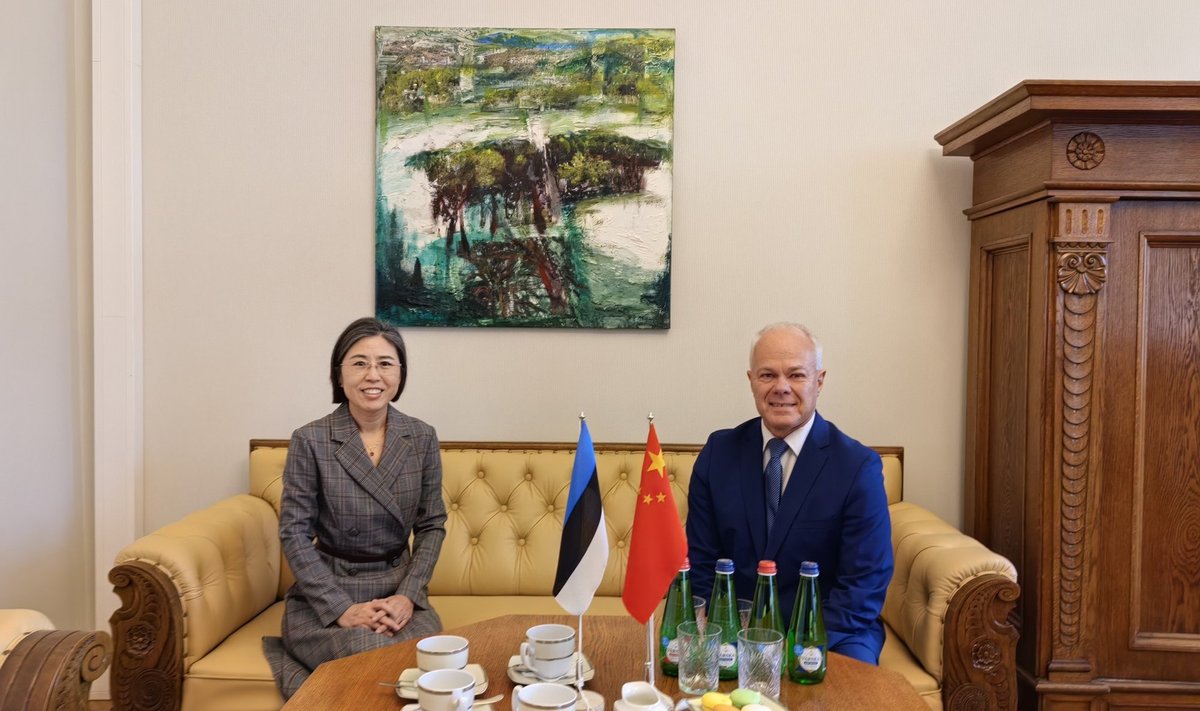 Посол Китая в Эстонии Го Сяомэй и председатель эстонско-китайской парламентской группы Тоомас Кивимяги. 