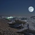 KAUNID FOTOD SAAREMAALT: Rüsijää hunnikud Mändjala rannas muudab kuuvalgus kordumatuks vaatepildiks