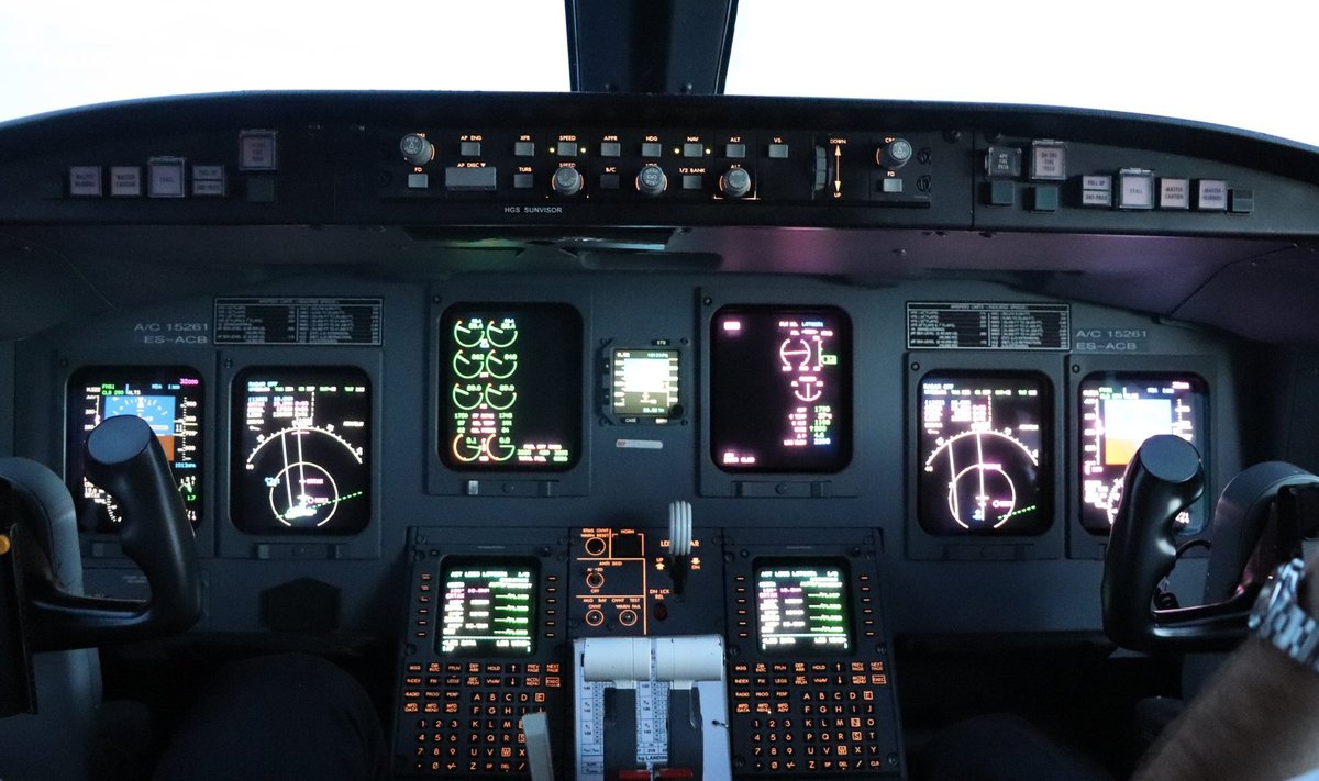 CRJ900 kokpit
