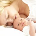 Tähtsad ohutusnõuded, mida pead silmas pidama, kui tahad beebi oma kaissu magama võtta
