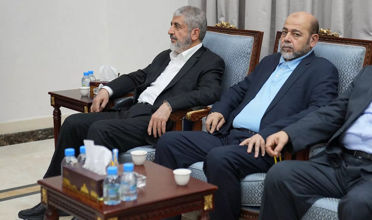 Üks Hamasi liidreid Khaled Mashal (vasakul) ja tema abi Mousa Abu Marzook elavad Kataris. Mõlemad on miljardärid. 