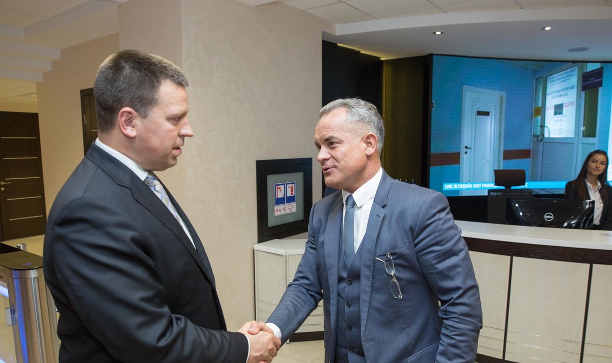 EDENDADES KOOSTÖÖD: Eesti peaminister Jüri Ratas koos Moldova faktilise liidri magnaat Vladimir Plahotniuciga.