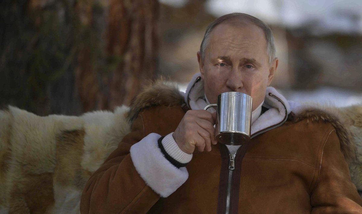 Putin puhkusehetkel – mitte küll uhkes häärberis Valdais, vaid mullu märtsis Siberis