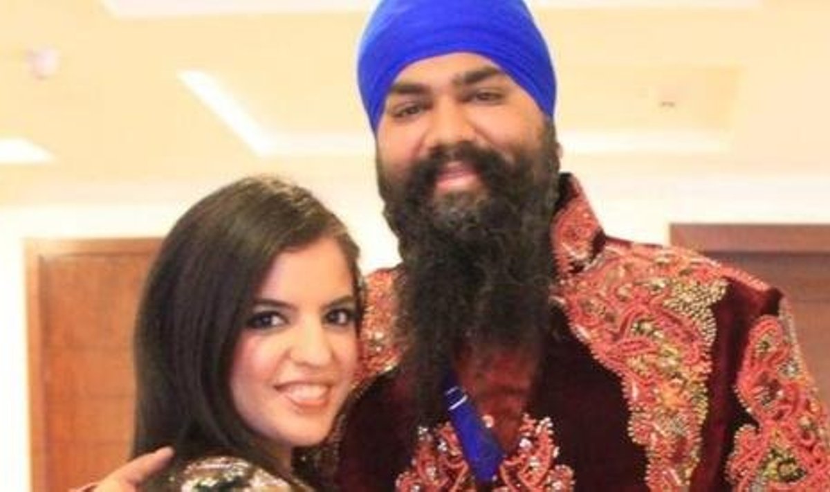 Amitpal Singh Bajaj oma naisega.