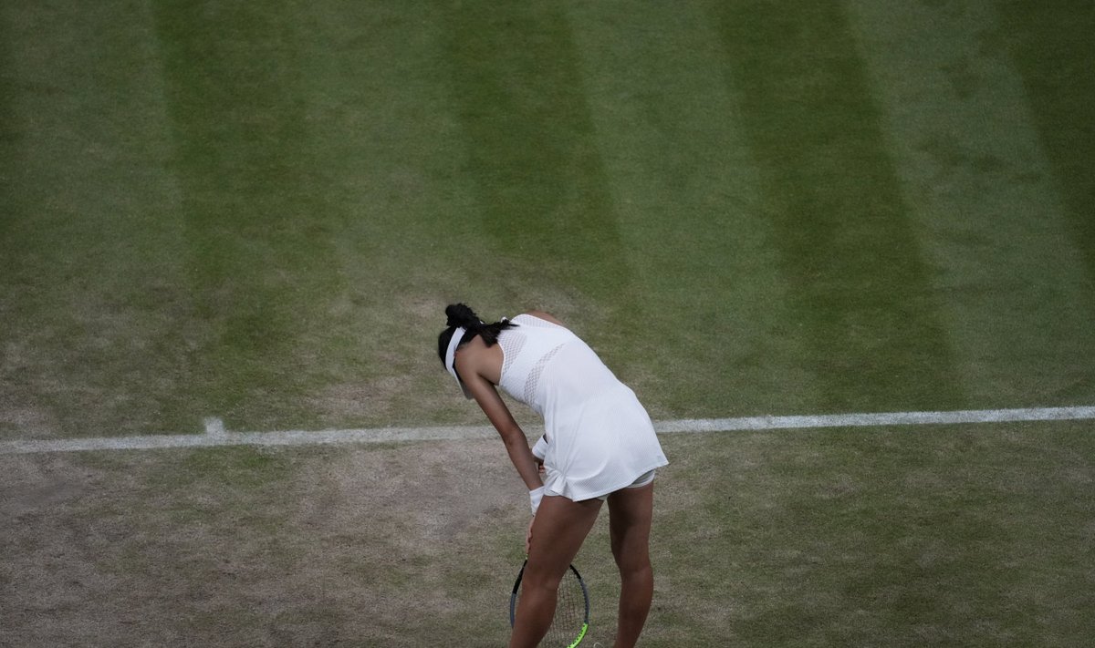 Emma Raducanu ei saanud terviseprobleemide tõttu neljanda ringi kohtumist Wimbledonis lõpuni mängida.