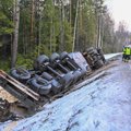 HOIATUS | Teeolud muutuvad järjest ohtlikumaks! Toimunud on mitmeid liiklusõnnetusi