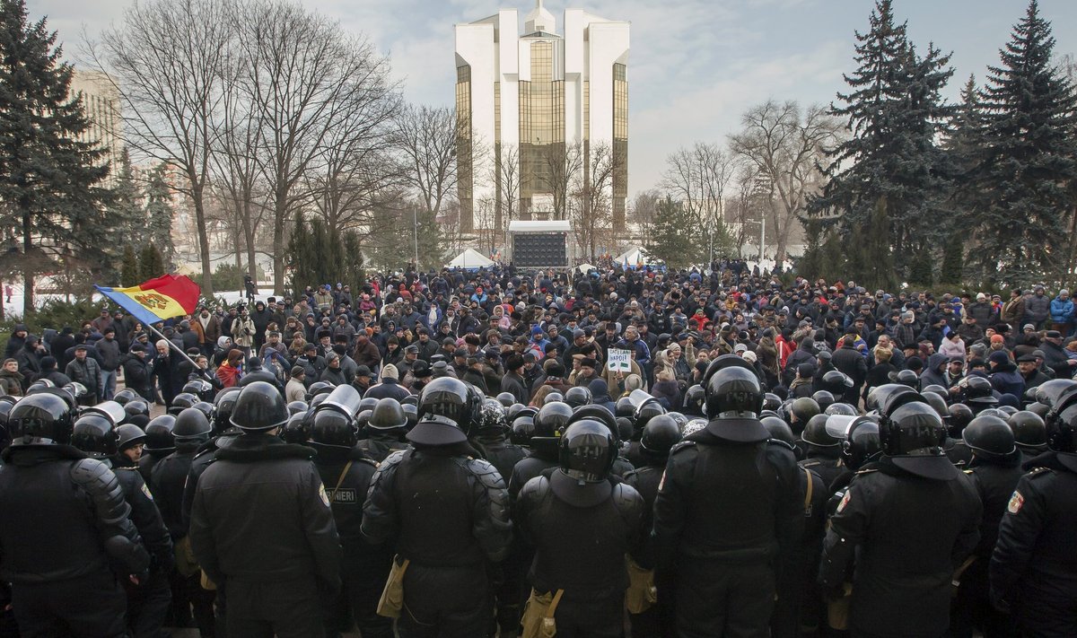 Kui Vlad Plahotniuci liitlase Pavel Filipi valitsus ametisse nimetati, tuli rahvas tänavatele protestima