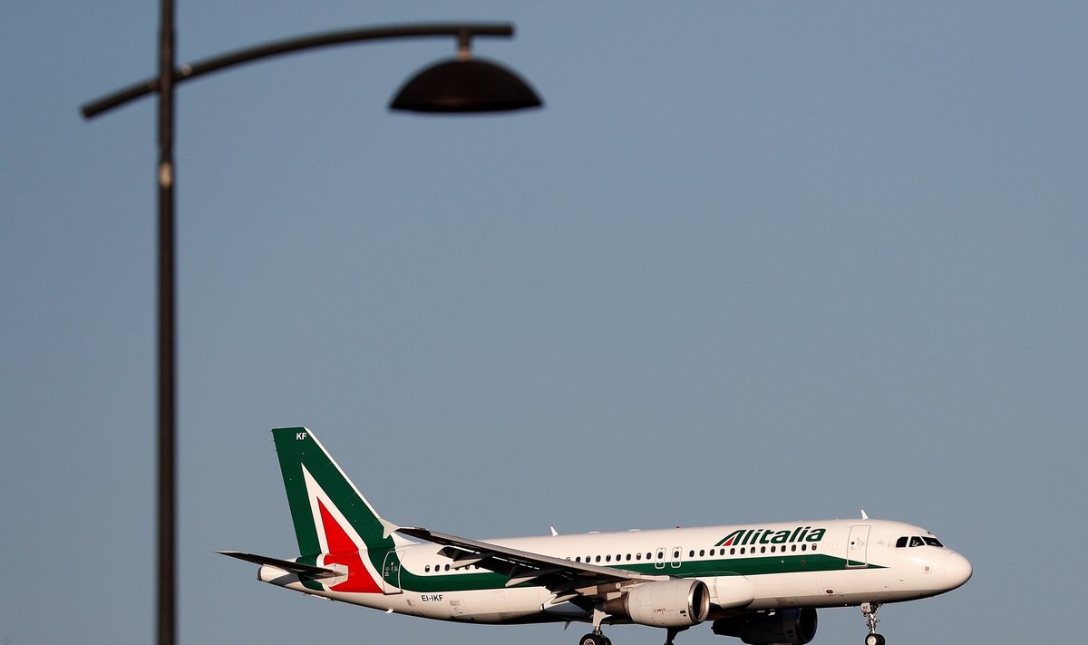 Alitalia lennuk maandumas