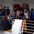 VIDEO: Tormi tõttu Sydney sadamasse pääsu ootama pidanud kruiisilaeval veedeti kaks päeva oksendades