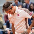 Federer karmidest tuuleoludest: üritasin lihtsalt pallile pihta saada ja mitte naerualuseks jääda