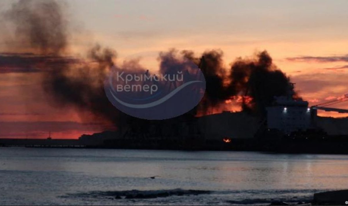 Удар ВСУ по большому десантному кораблю "Новочеркасск" в порту Феодосии в декабре 2023 года