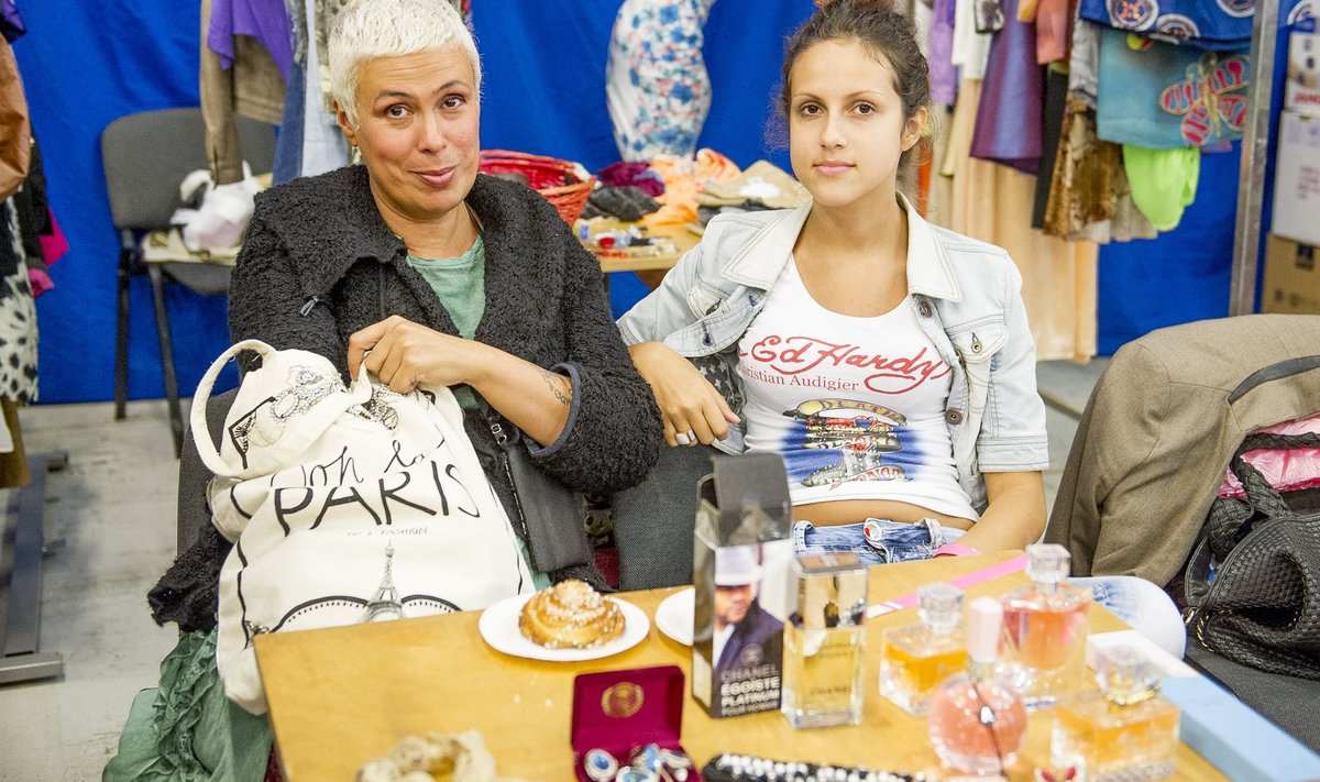 Buduaari turg 2013 paljud inimesed kauplesid enda riietega