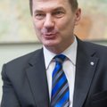 Peaminister Andrus Ansip puhkab suvel Eestis