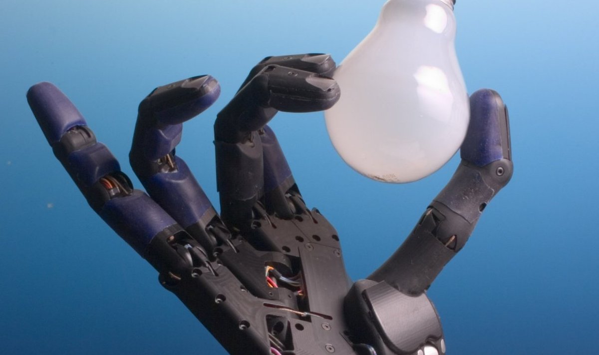 Ühendkuningriigis Londonis tegutsev Shadow Robot Company on välja töötanud suuruse, kuju ja paindlikkuse poolest igati inimkätt meenutava robotkäe Shadow Hand. Eri ülesannete täitmiseks kasutatakse seda tööstuses ja ka NASA-s.