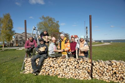 Illiku kogukond (vasakult): Taavi Tenso, Aare Püüa, Hannes Valdna, Jaroslava Rjabokon, Paap Uspenski, Renal Trummal, Jürgen Visnapuu.