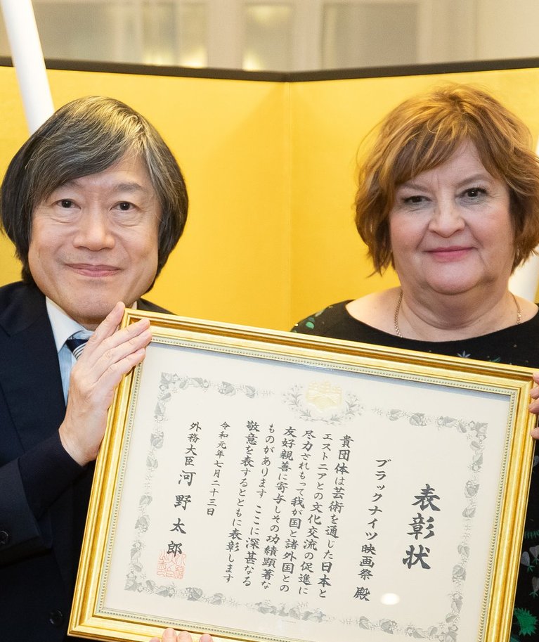 Tallinn, 04.02.2020. PÖFF ja Jaapani kultuuriklubi Asashio said Jaapani välisministri aukirja, mis anti üle Jaapani suursaadiku residentsis.