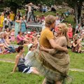 HIIGELGALERII: Folgitrall, alga! Pärimusmuusika festivali esimene päev raputas Viljandi linna rahvarütmidega tantsule