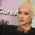 FOTOD | Christina Aguilera astus lavale väga kentsakas kostüümis: lauljatar asendas rinna kristallidega