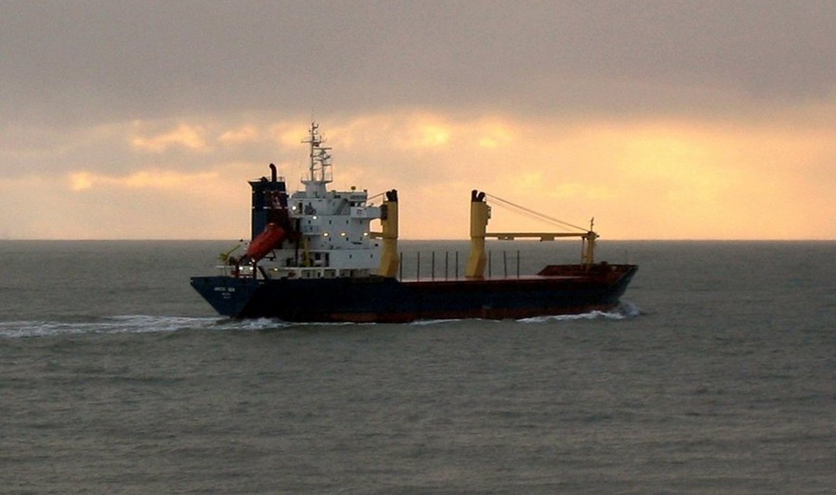 Kaubalaev Arctic Sea, mis sõidab Malta lipu all, on Soomes registreeritud ettevõtte valduses ja mille meeskond koosneb Venemaa kodanikest.