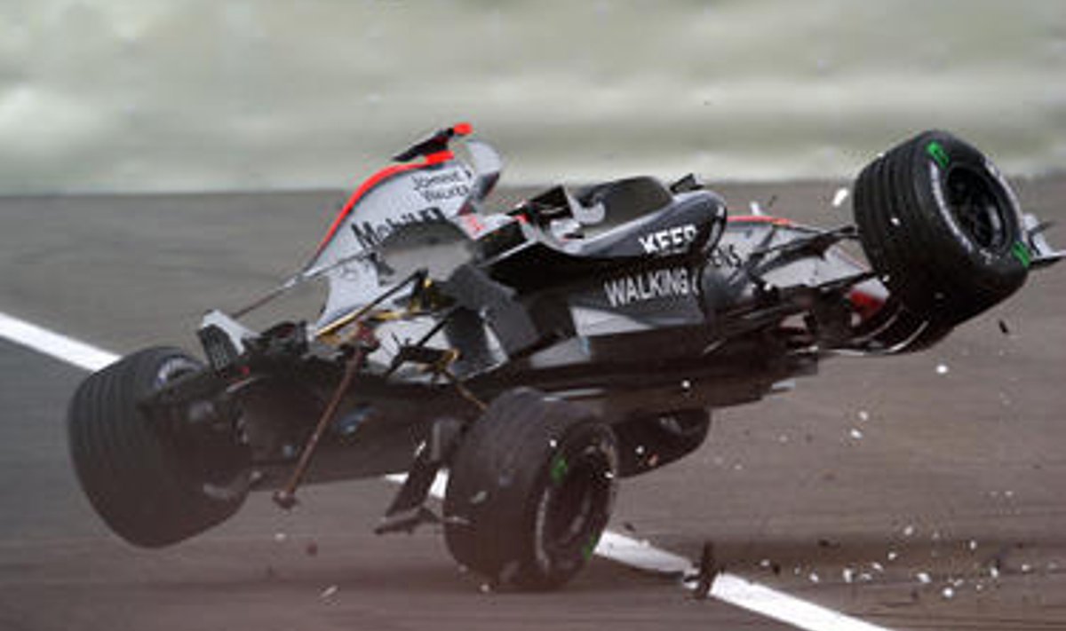 Räikkönenil purunes Bahreini kvalifikatsioonis auto tagavedrustus.
