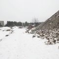VIDEO JA FOTOD | Sütiste tee parkmetsa viiakse tänavatelt toodud räpast lund