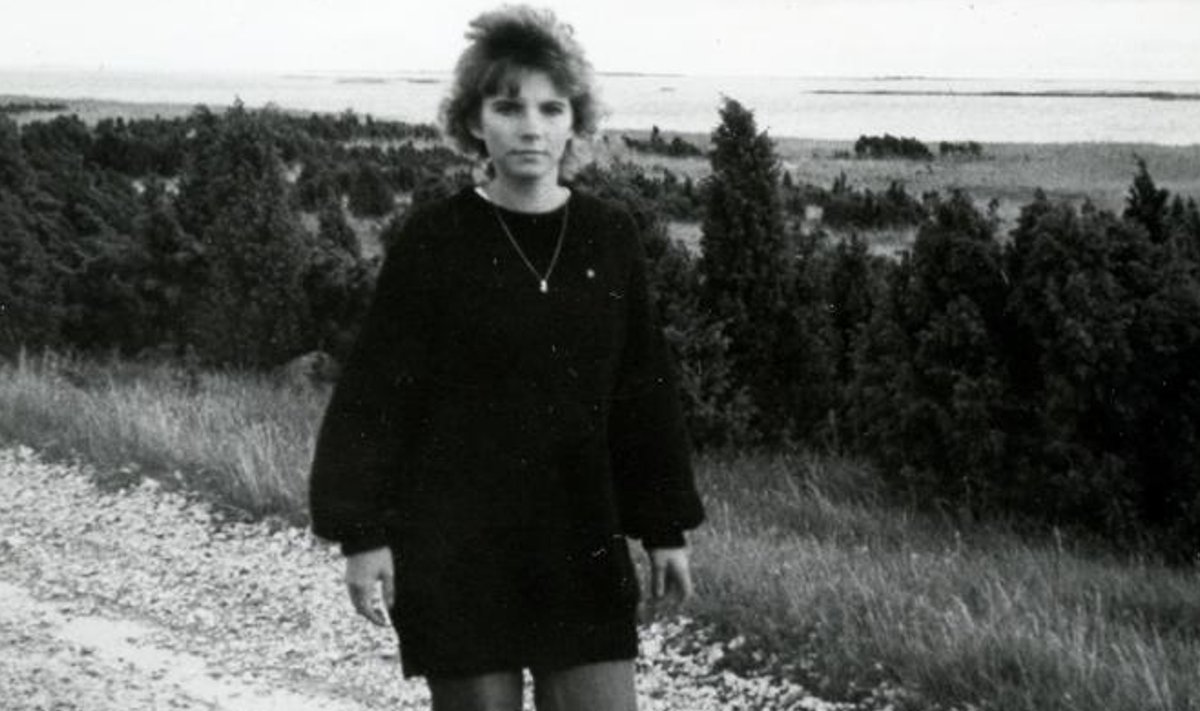 Ene Veiksaar Vormsil matkamas 6. augustil aastal 1988. 
