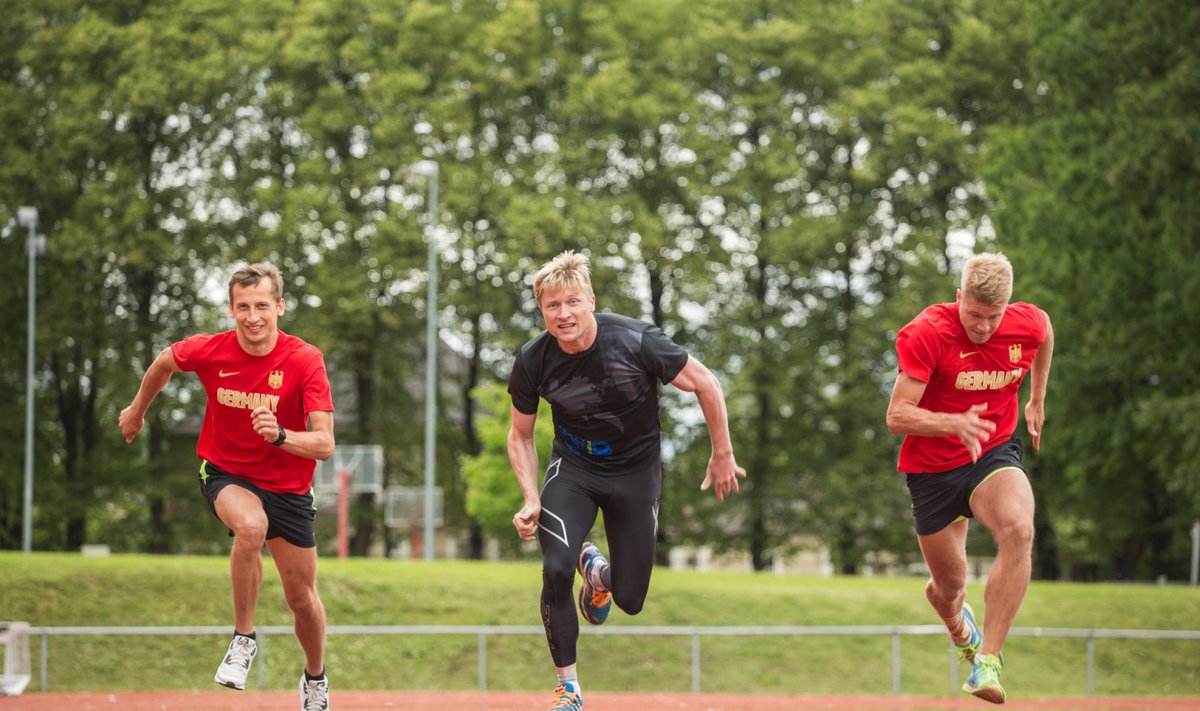 Stardist jooksevad välja SportID töötajad Ermo Tikk, Marti Soosaar ja Mikk Mihkel Nurges
