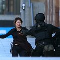 Relvastatud islamist võttis Sydneys pantvangi kohvikutäie inimesi, viis inimest põgenes