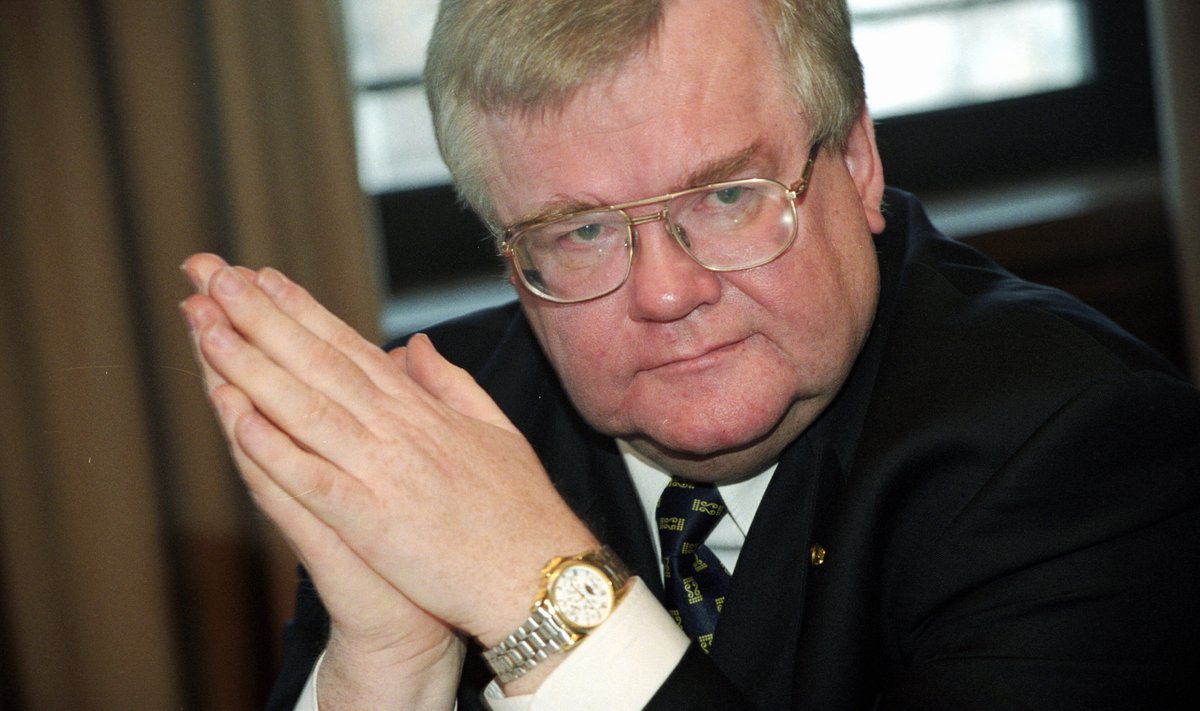 EDGAR SAVISAAR