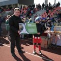 8-aastane Tartu poiss seisab jalgpalli EM finaalturniiril tähtmängijate kõrval