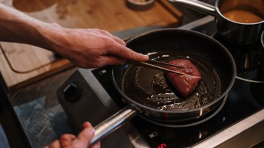 VIDEO | Raskusi veiseliha küpsetamisega? Just tänu sellele geniaalsele nipile saad nautida mahlast steiki
