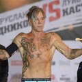 VIDEO: Poksiringi naasnud 62-aastane filmilegend Mickey Rourke nokauteeris Moskvas vastase!