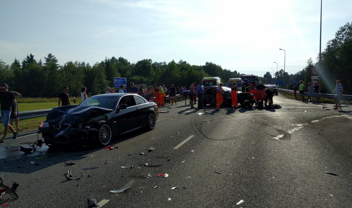 Pühapäevane liiklusõnnetus Tallinna-Narva maanteel Sõmeru lähedal