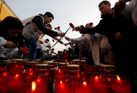 People lay flowers during a memorial to pay tribute to the victims of the St. Petersburg metro blast in central Moscow