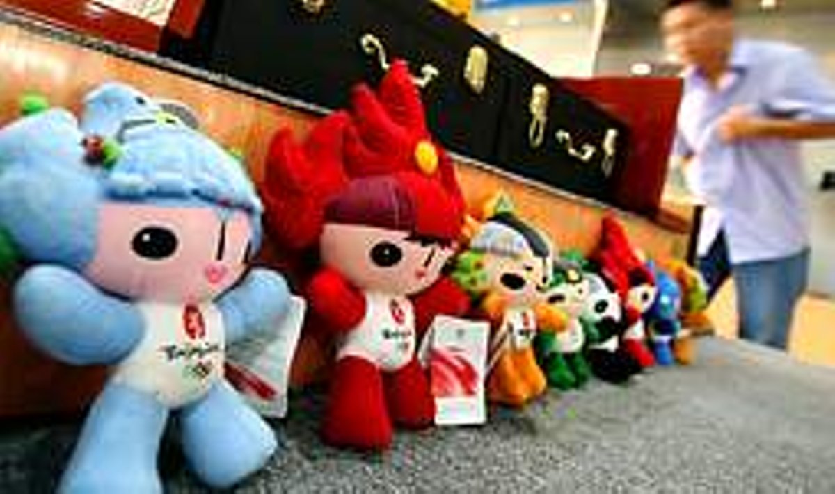 OHTLIKUD LELUD: Kuigi Hiinale on 2008. aasta olümpiamängude korraldamine tohutu PR-kampaania, ei saa sealgi läbi skandaalideta. Nimelt konfiskeeriti rohkem kui 30 000 olümpiamaskoti Fuwa nukku, sest neist avastati toksilisi ühendeid, mis võivad kahjustada tervist. AFP