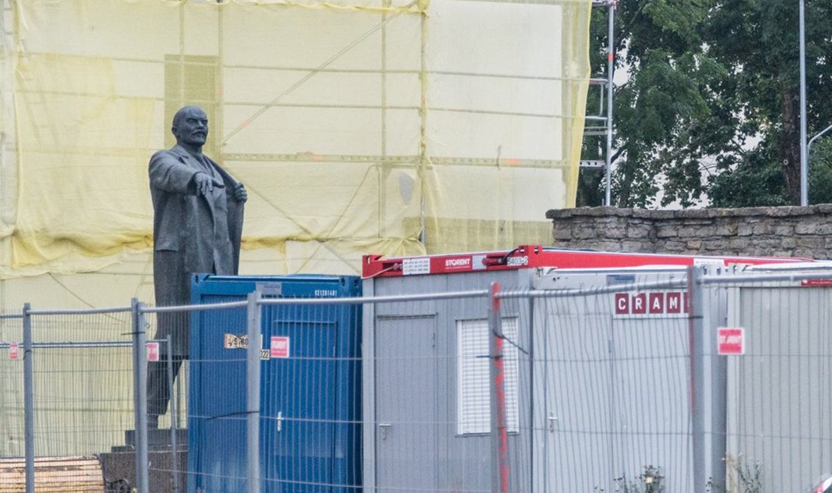 Памятник Ленину на территории Нарвского музея