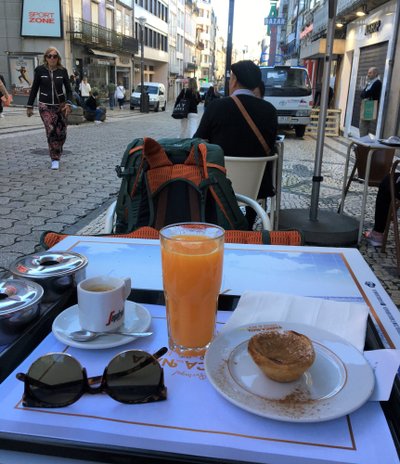 Esimese päeva hommikusöök Portos, Portugalis