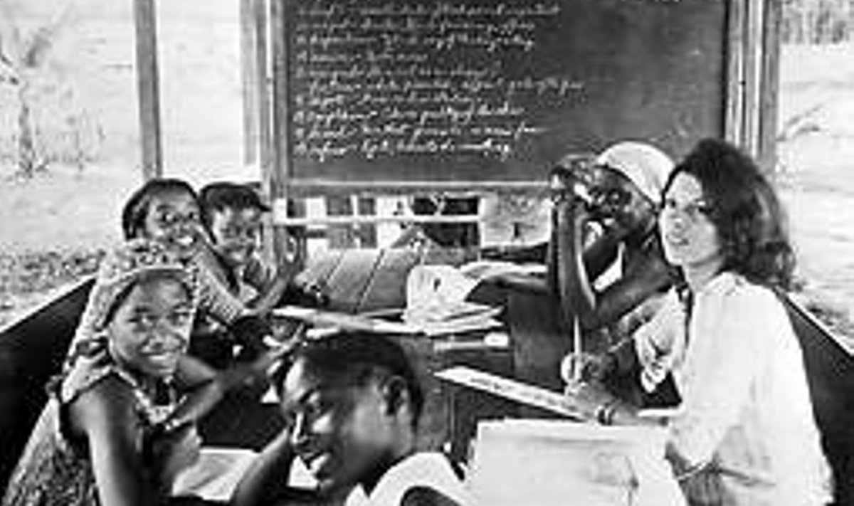 RAHVA TEMPLI LASTEAED: Karismaatilise Jim Jonesi sekti liikmete lapsed õpihoos. 20. novembril 1978 jõid Rahva Templi liikmed juhi käsul tsüaniidi, vabatahtlikku surma läks 913 inimest. AFP