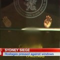 Несколько заложников сумели покинуть кафе в Сиднее